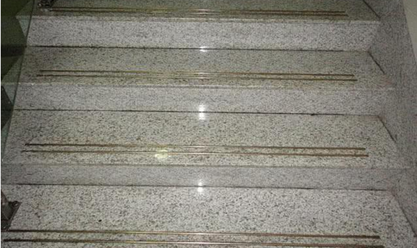 楼梯防滑铜条安装效果图