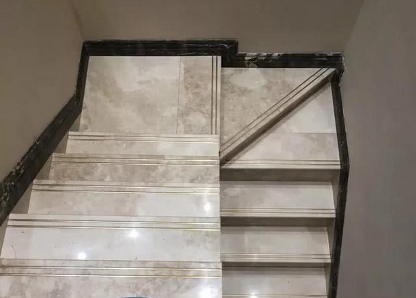 楼梯间防滑装饰铜条安装效果图