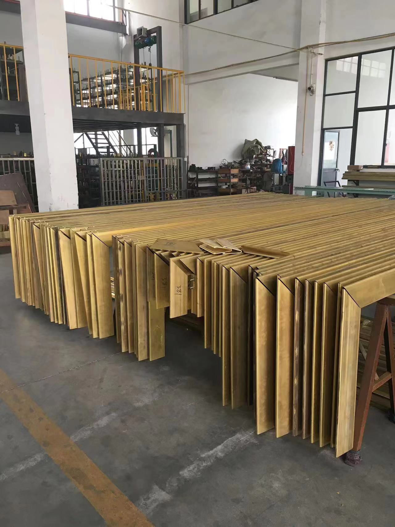 铜型材玻璃墙结合