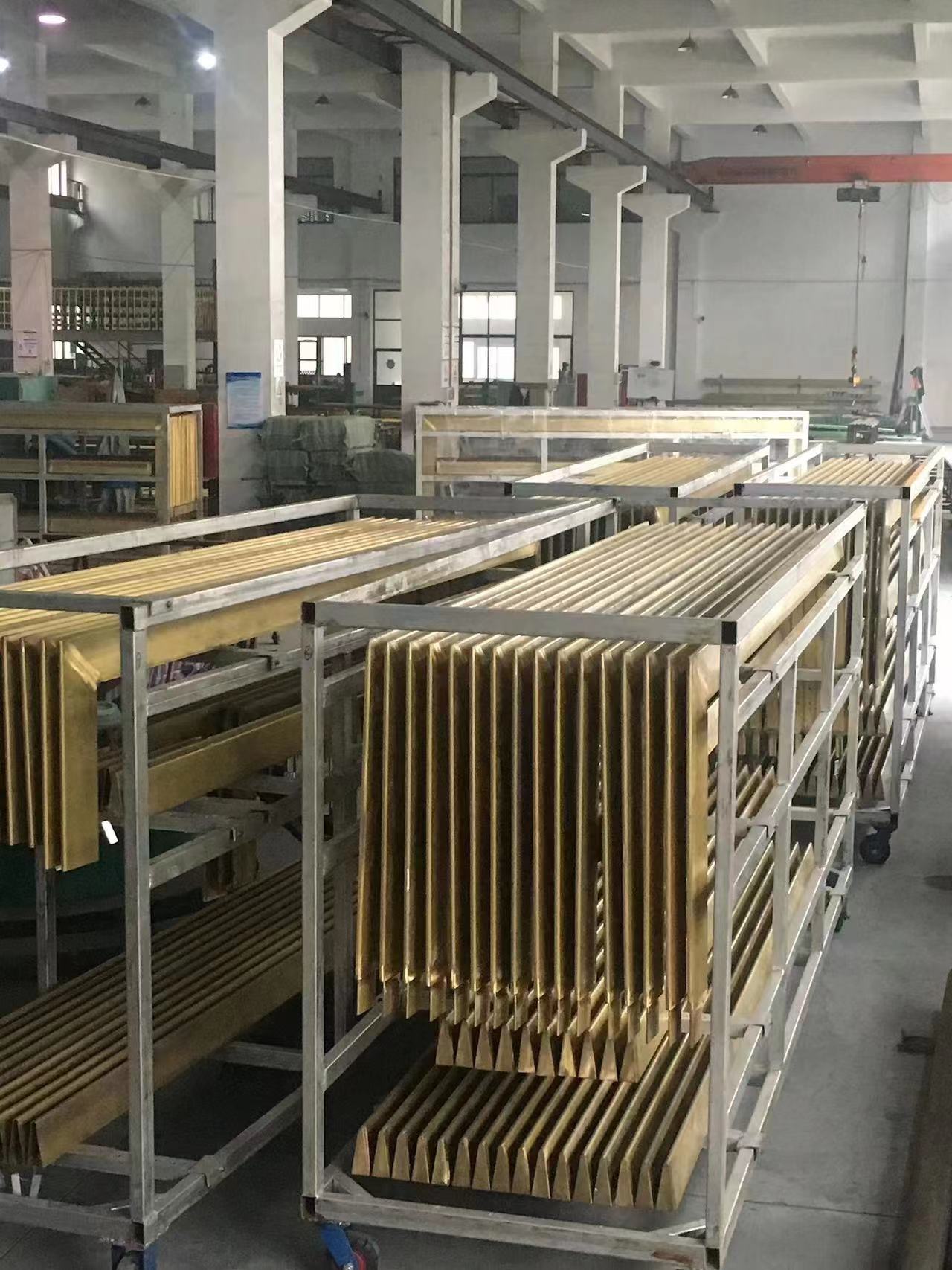 铜型材玻璃墙结合