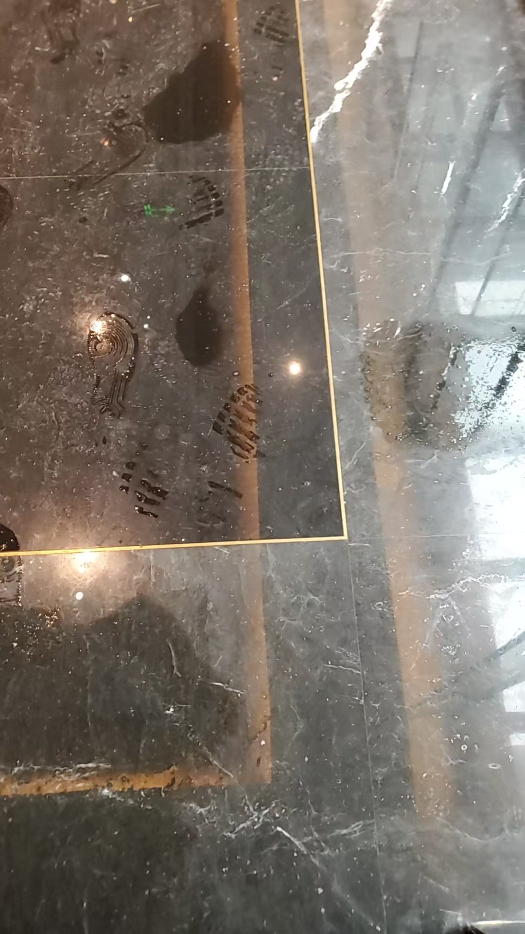 雁荡山君澜度假酒店采用英华铜业黄铜地板压条