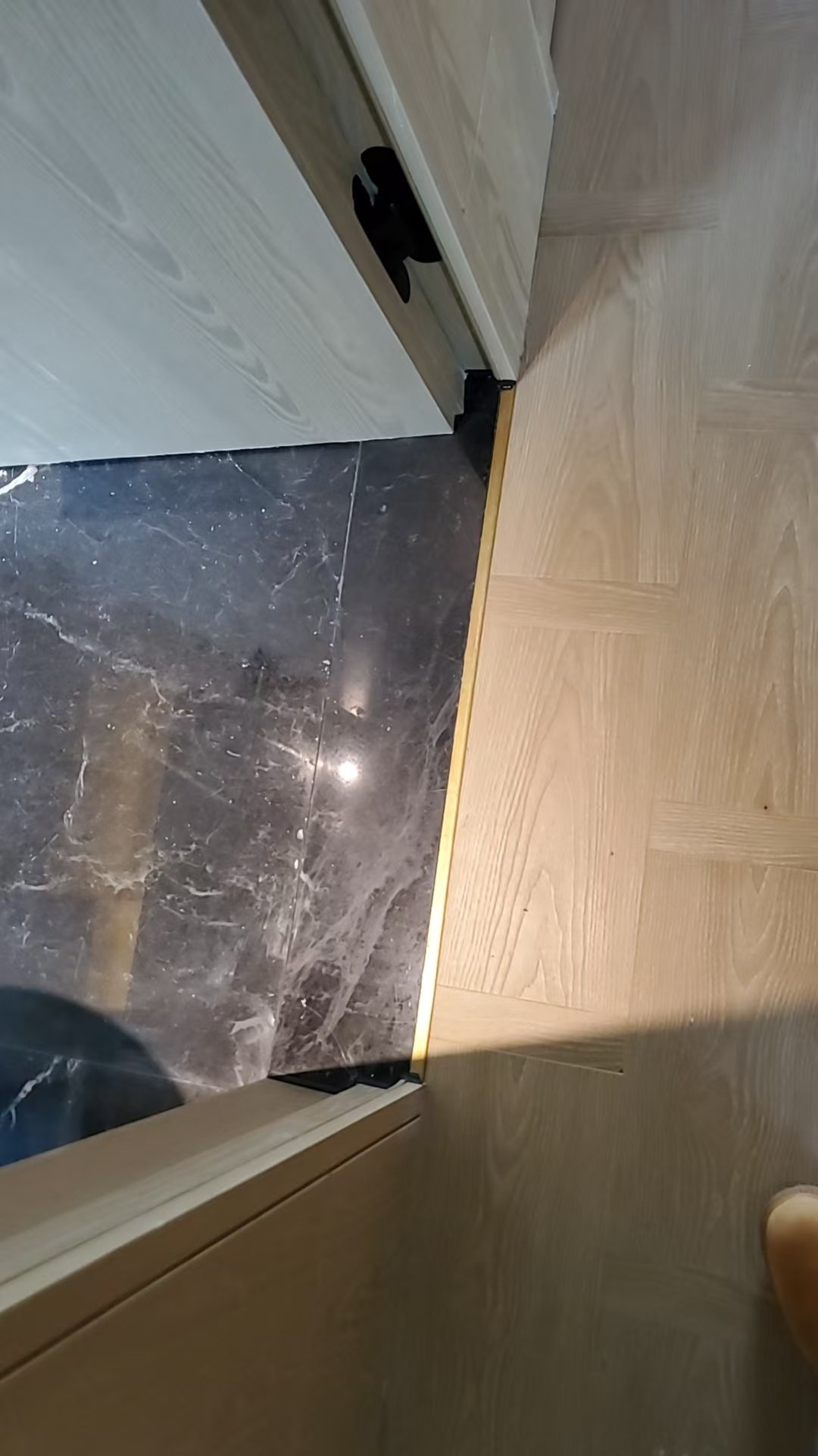 雁荡山君澜度假酒店采用英华铜业黄铜地板压条