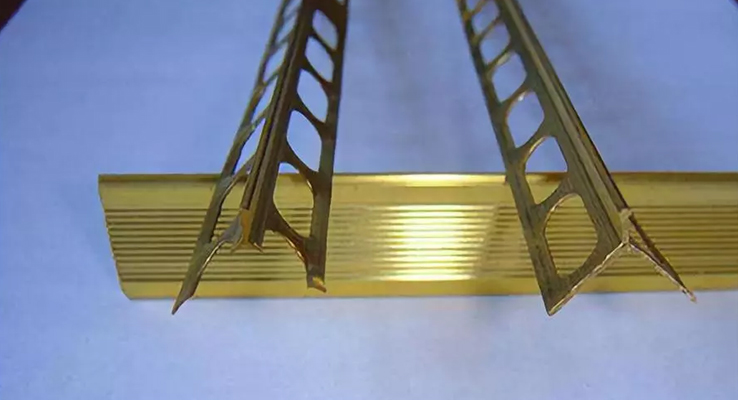 楼梯防滑铜条的安装方法